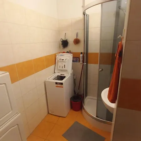 Double 17m2 With Shared Bathroom
